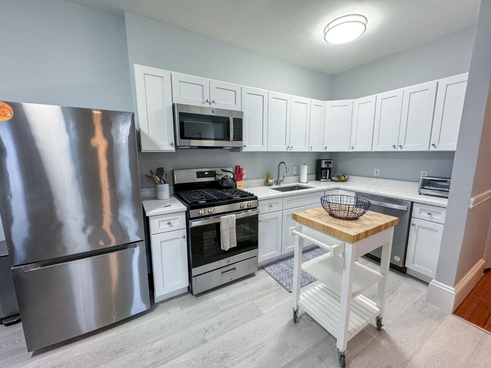 Huge,3 Bed,2Bath,Public Transport,Boston,Sleeps 9 Apartment Brookline Exterior photo