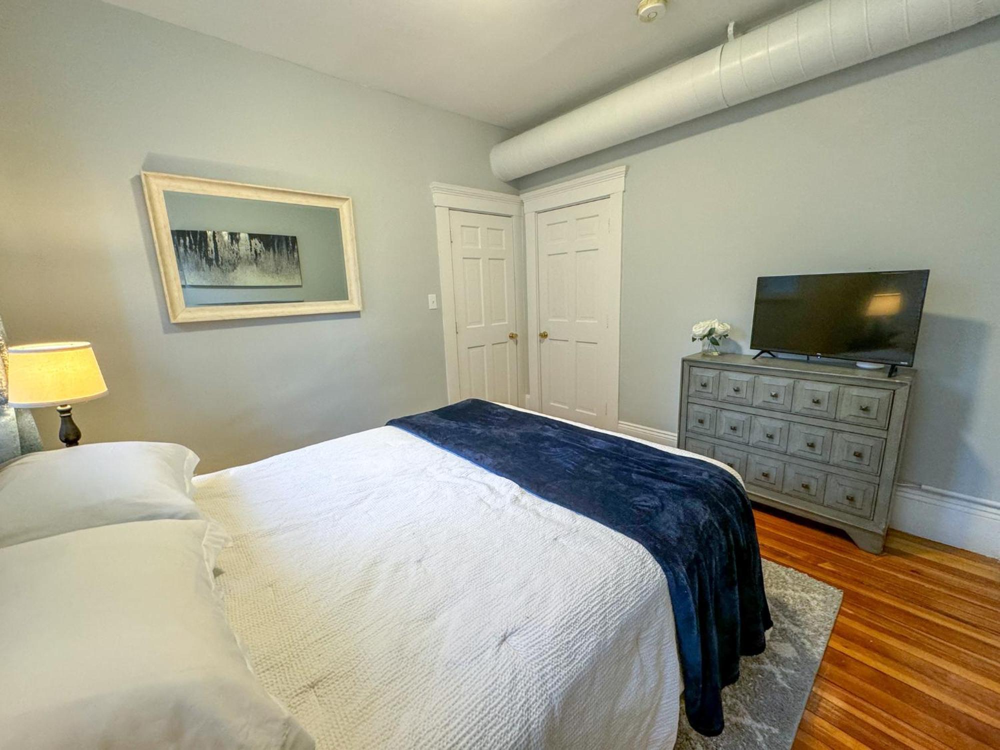 Huge,3 Bed,2Bath,Public Transport,Boston,Sleeps 9 Apartment Brookline Exterior photo